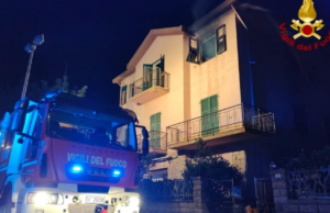 Paura a Bosa: prende fuoco la camera da letto, donna intossicata