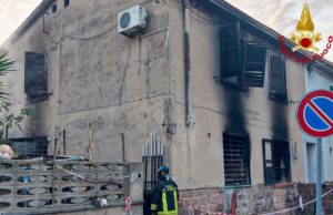 Incendio Carbonia, data alle fiamme la sede dell’associazione Terza Età