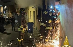 Paura a Olbia, prende fuoco un’abitazione in pieno centro storico