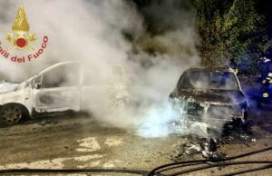 Nurri, spaventoso incendio incenerisce 3 auto parcheggiate