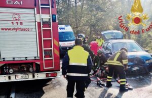 Arzachena, violento scontro frontale tra auto: tre feriti in ospedale