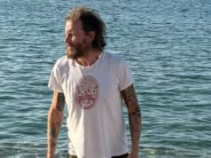 Jovanotti al mare in Sardegna: vacanza o qualcosa di più?