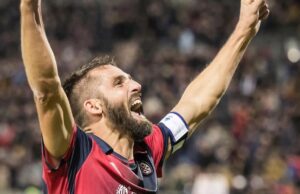 Pavoletti “sardo” vero: “Buon Natale a tottusu”