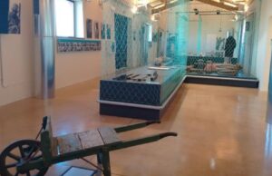 Sorpresa a Stintino: anonimo riporta due buste ricche di reperti archeologici