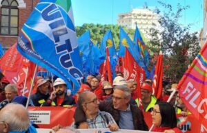 Cagliari, no alla manovra di governo: in migliaia in sciopero