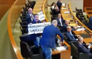 “Pratobello 24 l’unica legge”: protesta di Forza Italia in Consiglio