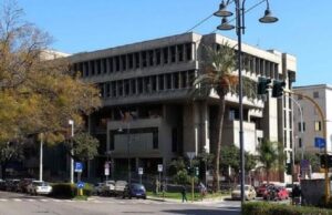 Cagliari, incidente con la pistola al Tribunale dei Minori: Carabiniere ferito