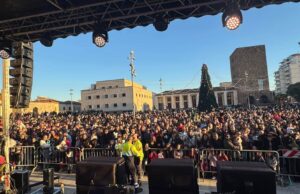 Grande successo del Capodanno a Carbonia: migliaia in piazza
