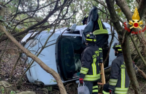Silius, strada ghiacciata e auto fuori strada: paura per una 30enne