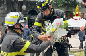 Cagliari, i vigili del fuoco omaggiano la Madonna del Carmine