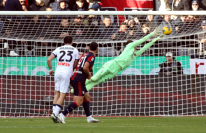 Carnesecchi para tutto, al Cagliari negato un rigore: l’Atalanta vince 1-0