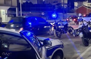 Sassari, ubriaco scalcia la folla al concerto di Capodanno: denunciato