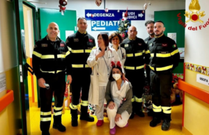 Buon Natale da Oristano: vigili del fuoco al San Martino