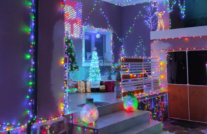 Natale magico a San Gavino: casa totalmente addobbata di luci