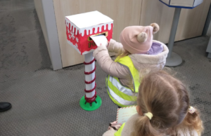 Muravera, letterine di Natale alla Posta: felicità per bimbe e bimbi