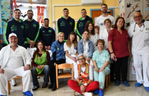 Sassari, la magia del Natale in Pediatria con la visita della Dinamo