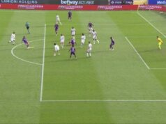 Cataldi punisce il Cagliari, la regolarità del gol lascia molti dubbi