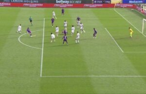 Cataldi punisce il Cagliari, la regolarità del gol lascia molti dubbi