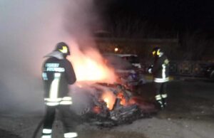 Siniscola, fiamme nella notte: incendiati due veicoli