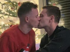 Amore sotto l’albero: il momento romantico di Jankto