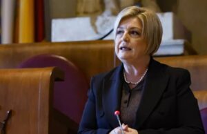 Calderone si difende in Parlamento: “I miei titoli sono tutti legittimi”