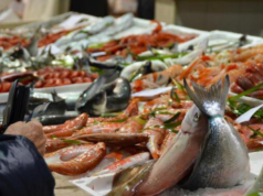 Pranzi e cene di Natale, sarà un salasso: rincari pesanti nell’isola