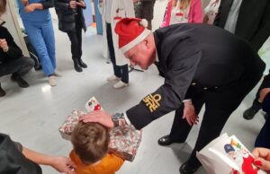 Cagliari, al Brotzu il cuore della Guardia Costiera: doni ai bimbi ricoverati