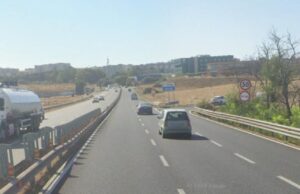 Paura a Selargius, camion perde 2 bombole e danneggia un’auto