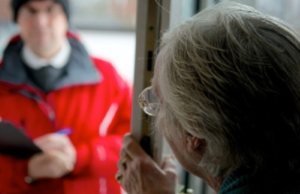 Truffa agli anziani, 41enne fermato: prescriveva protesi acustiche