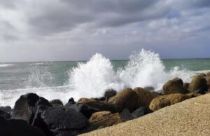 Sardegna, allerta meteo per vento forte e mareggiate: disagi per i traghetti
