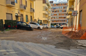 Cagliari, strade e marciapiedi stravolti: “Comune inerme al degrado”