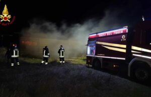 Siniscola, ancora fiamme nella notte: incendiato un fienile | È allarme