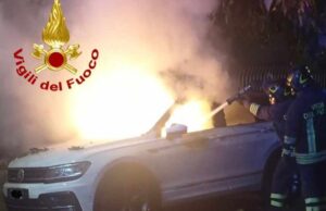 Nuoro, spaventosa serie di incendi: bruciati 7 veicoli in una notte