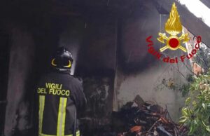 Quartu, panico in via Ponza: un incendio blocca una persona in casa