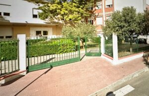 Paura a Oristano, cancello crolla nella scuola del Sacro Cuore