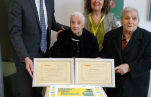Carbonia, consegnato un attestato alle centenarie Maria e Paolina