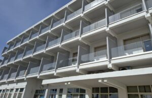 Cagliari, nuovo look per l’Ospedale Marino: completata la facciata