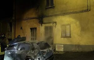 Bonorva, auto in fiamme nella notte: danni anche a un’abitazione