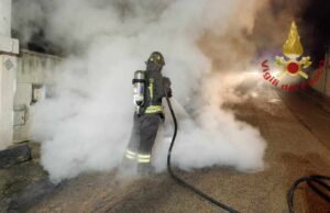 Pula, paura in piena notte: auto in fiamme