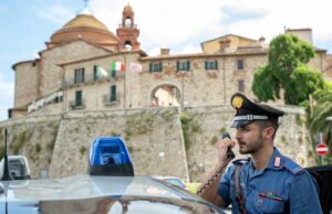 Gesturi, 60enne ubriaco scatena il panico in strada: intervengono i Carabinieri