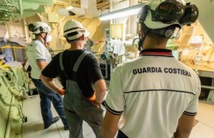 Choc nel porto di Cagliari: nave cisterna scarica residui chimici in mare