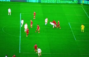 Roma-Cagliari, rigore mancato su Mina nel finale? Sui social è polemica