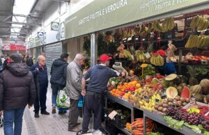 Cagliari, folla al mercato di Piazza Nazzari per la prima apertura | Photogallery