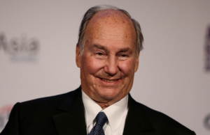 Aeroporto Olbia, via libera per l’intitolazione all’Aga Khan