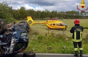 Paura a Domusnovas, auto si ribalta: conducente gravemente ferita