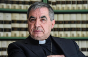 Sorpresa in Vaticano, Becciu ricevuto in udienza dal Papa