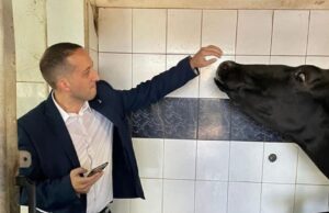 Rizzi, gaffe social: attacca Giagoni, ma non riconosce sala mungitura