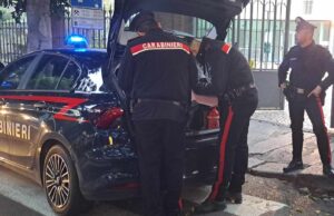 Cagliari, viola il divieto di avvicinamento e colpisce un carabiniere: arrestato