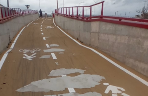 Cagliari, il ponte ciclopedonale di Su Siccu è già a pezzi