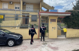 Va a cena con gli amici, loro lo derubano: due arresti a Siurgus